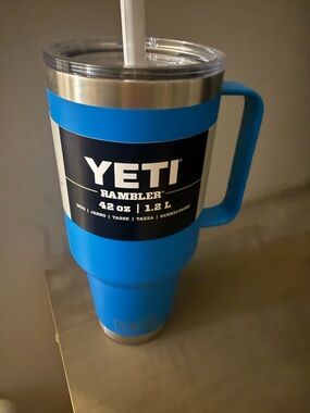 Yeti Rambler 42 oz Travel Mug in Blue